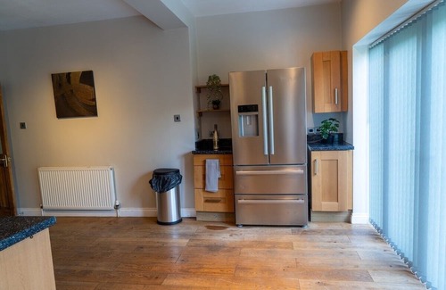 Seisdon Maison | Spacious property Sleeps 13 Guests in Shirley