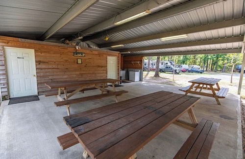 Dry Creek Cabine | Nature's Embrace: Your Cabin Oasis at Bundick Lake Retreat