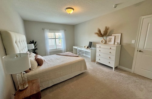 Stoney Creek Maison | Executive Lakeview Home