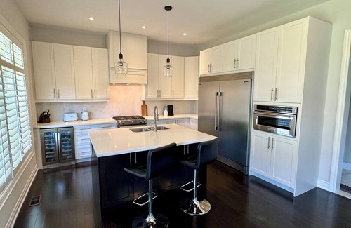 Stoney Creek Maison | Executive Lakeview Home