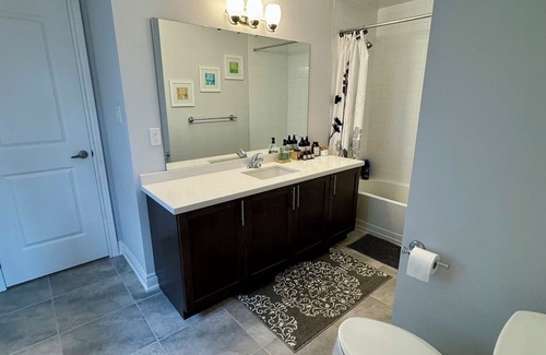 Stoney Creek Maison | Executive Lakeview Home