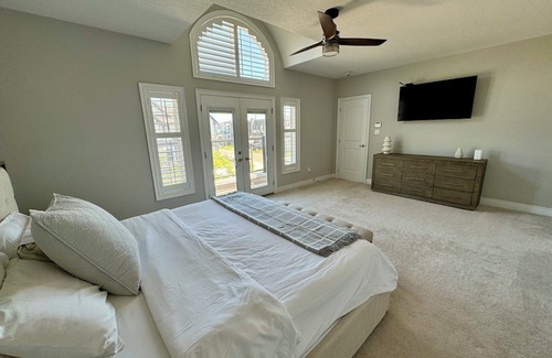 Stoney Creek Maison | Executive Lakeview Home