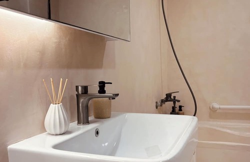Datong Appartement | 3 minutes to taoyaun airport MRT / 5mins to night market! 6 people max apartment