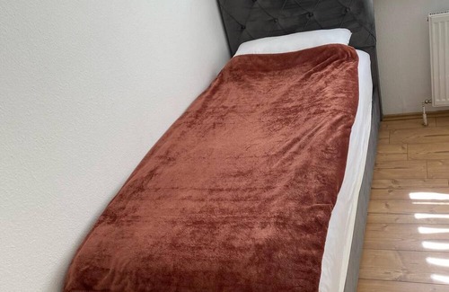 Niederursel Copropriété | Moderne und Komfortable Zimmer - Neue Möbel und Orthopedischen Bett.
