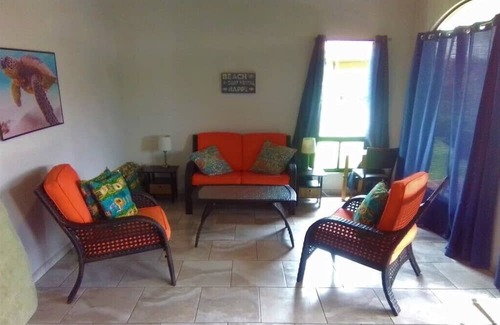 Garabito Maison | Poco Cielo Bungalow with Pool in Safe and Friendly Neighborhood