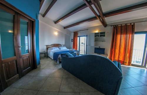 Capo Mulini Maison | Homerez - Spacious house and sea view - Acireale
