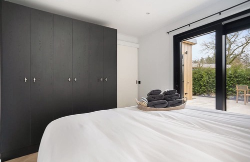 Bergen op Zoom Chalet De Ski | Luxe en Modern Chalet Midden in de Natuur