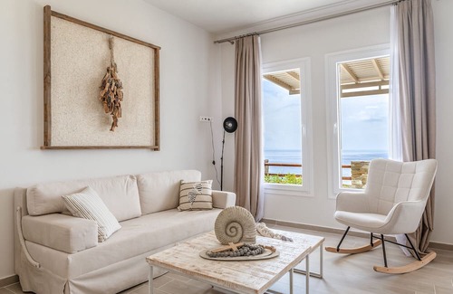 Kato Aprovatou Appartement | Apartment 'Captain's Pounda Suite' with Sea View, Wi-Fi and Air Conditioning