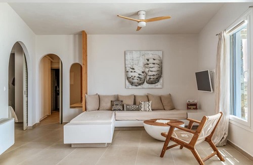 Kato Aprovatou Appartement | Apartment 'Captain's Koutsi Suite' with Private Terrace, Wi-Fi and Air Conditioning