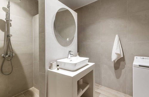 Kato Aprovatou Appartement | Apartment 'Captain's Koutsi Suite' with Private Terrace, Wi-Fi and Air Conditioning