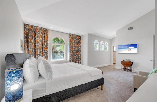 Harbor Beach Maison | Mediterranean Villa Heated Pool Venice of America Riverside View Venetian Key Resldences