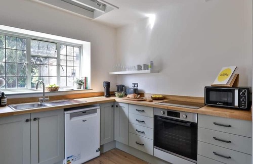 Beverston Copropriété | Tranquil 1 Bed/1 Bath Getaway at Beverston Castle