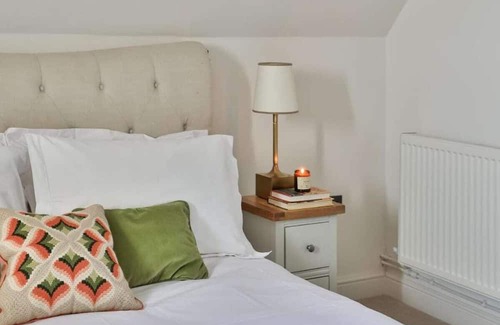 Beverston Copropriété | Tranquil 1 Bed/1 Bath Getaway at Beverston Castle