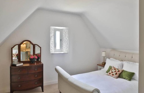 Beverston Copropriété | Tranquil 1 Bed/1 Bath Getaway at Beverston Castle