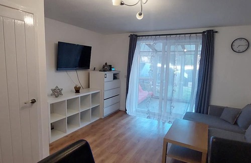 Acresford Maison | Beautiful 2-Bed House in Coventry