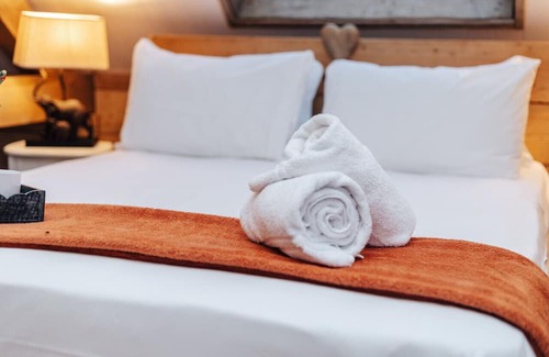 Cuddesdon Maison | Moonlight Barn - Sleeps 4 guests, Pet friendly