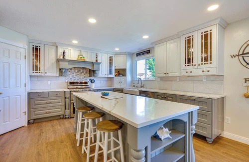 Stansbury Park Maison | Lakefront Utah Home w/Private Beach, Dock & Canoe