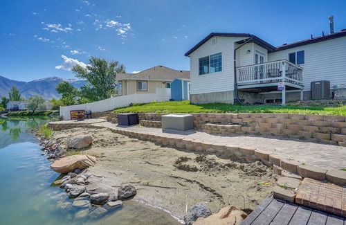 Stansbury Park Maison | Lakefront Utah Home w/Private Beach, Dock & Canoe
