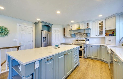 Stansbury Park Maison | Lakefront Utah Home w/Private Beach, Dock & Canoe