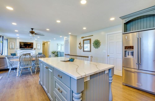 Stansbury Park Maison | Lakefront Utah Home w/Private Beach, Dock & Canoe