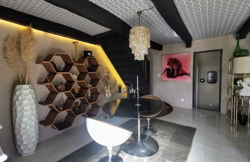 Langourla Maison | Holiday Home 'Le Cocon' with Private Terrace, Wi-Fi and Air Conditioning