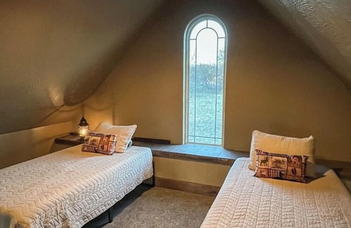 Crestline Cabine | Double T Cabin - A big country feel in a small country cabin.