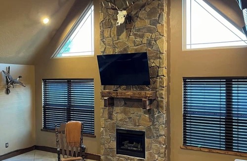 Crestline Cabine | Double T Cabin - A big country feel in a small country cabin.