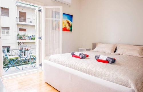 Nea Chalkidona Appartement | Sunny flat w/h balcony and homey feel near metro
