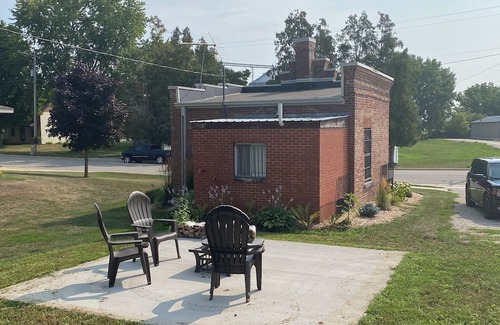 Wykoff Maison | Wykoff Historical Jail Haus with original jail cell bunks. It’s an adventure!