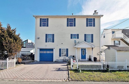 Forked River Copropriété | Charming Bayfront Condo