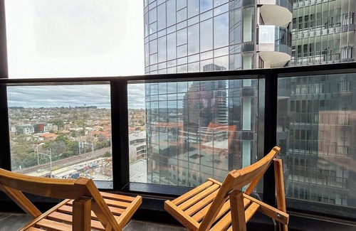 Box Hill Appartement | This apartment is a 2 bedroom(s), 1 bathrooms, located in Box Hill South, VIC.