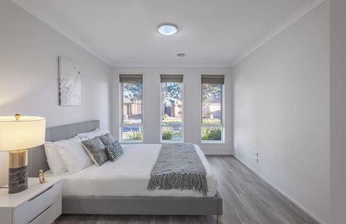 Truganina Maison | This house is a 3 bedroom(s), 2 bathrooms, located in Truganina, VIC.