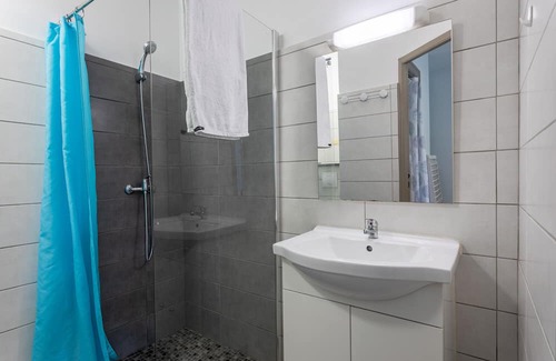 Mache Station Balnéaire | Holiday Home '2 - T2 Confort' with Shared Pool and Shared Garden
