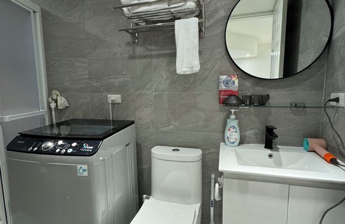 Zhongzheng Appartement | Right Above Metro CKS Memorial Hall, Centeral Getaway 2B