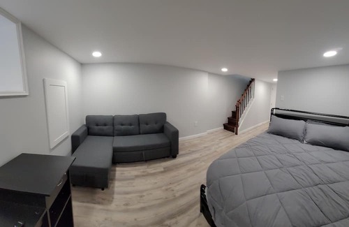 South Philadelphia Maison | Cozy Modern Sleep11 Guest House just minutes from historic Philadelphia downtown