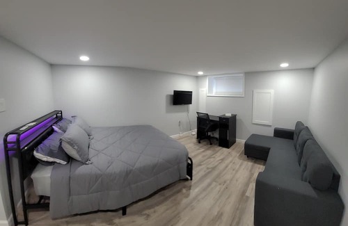 South Philadelphia Maison | Cozy Modern Sleep11 Guest House just minutes from historic Philadelphia downtown