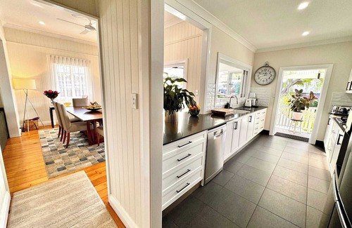 Hendra Maison | 2 Private Bdrms in Brisbane House, Pool & Parking