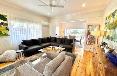 Hendra Maison | 2 Private Bdrms in Brisbane House, Pool & Parking