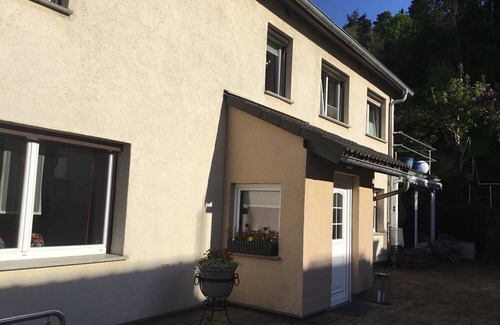 Eisenach Appartement | Ferienhaus mit Doppelcarport und E-ladestation