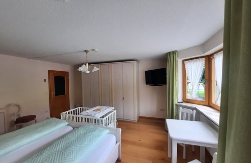 Rohrdorf Appartement | Meli's Gästezimmer - Ferienwohnung - Wohnen mit 2 Katzen