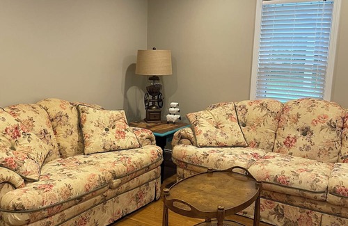 Murray Autre | Quaint Farmhouse Charm 3 Miles from Murray, KY