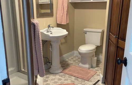 Murray Autre | Quaint Farmhouse Charm 3 Miles from Murray, KY
