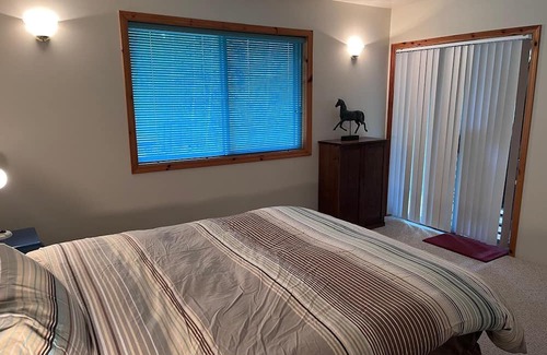 Eagle Creek Maison | Eagle Point Cabin at Ruth Lake Pet Friendly