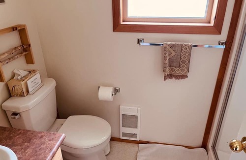 Eagle Creek Maison | Eagle Point Cabin at Ruth Lake Pet Friendly