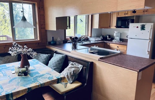 Eagle Creek Maison | Eagle Point Cabin at Ruth Lake Pet Friendly