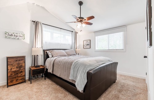 Rockwood Maison | Entire cozy 4 bedrooms house. Short driving distance to Guelph/Acton/Erin/Elora.