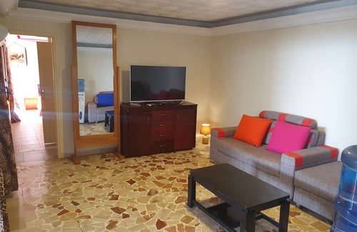 Cocody Appartement | Serviced 1 bed apartment free laundry & services