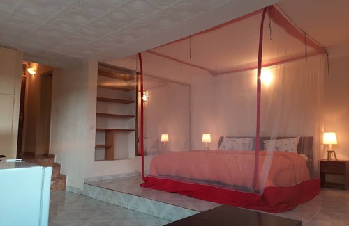 Cocody Appartement | Serviced 2 bedroom apartment & pool in Riviera 3, with services included