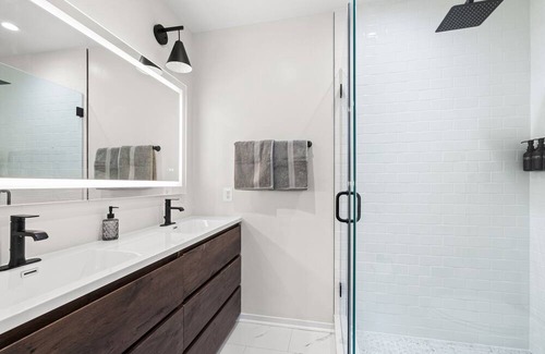 Petworth Maison | Luxury DC Rowhome with Parking!
