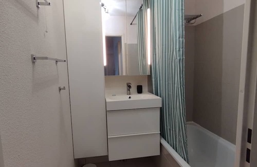 Minimes - Barriere de Paris Appartement | Spacious nest with balcony and shared pool
